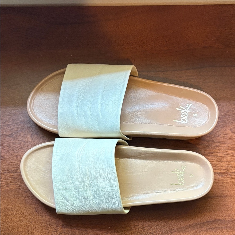 Beek Women's Eggshell/Beach Slide Sandals